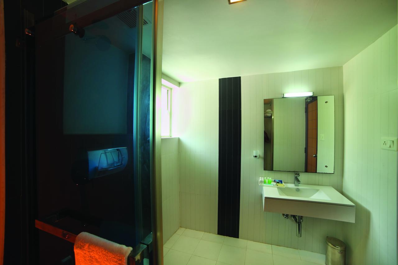 Hotel Zodiac Regency Kollam Kültér fotó