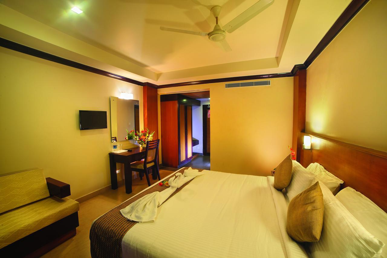 Hotel Zodiac Regency Kollam Kültér fotó