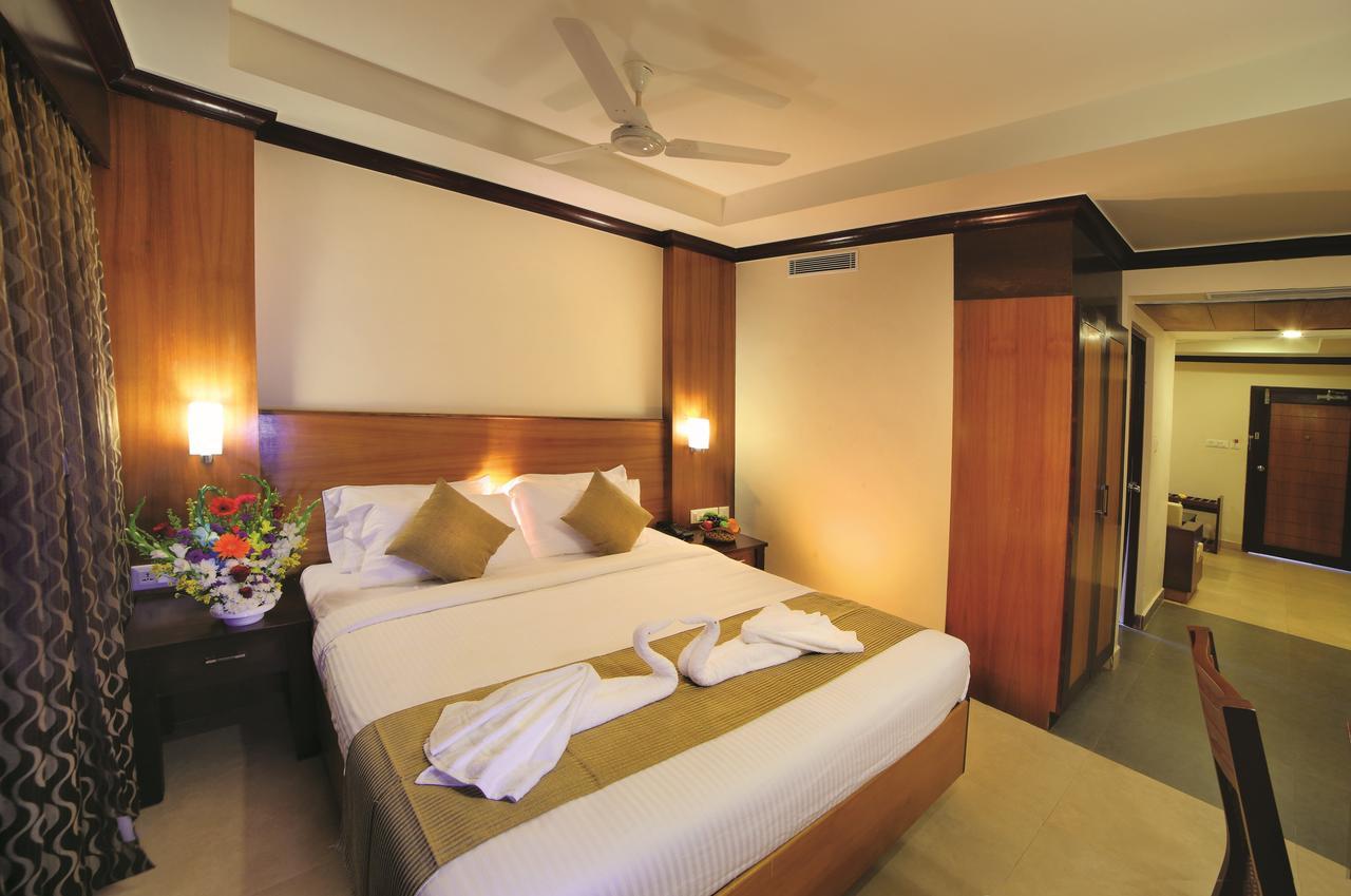 Hotel Zodiac Regency Kollam Kültér fotó