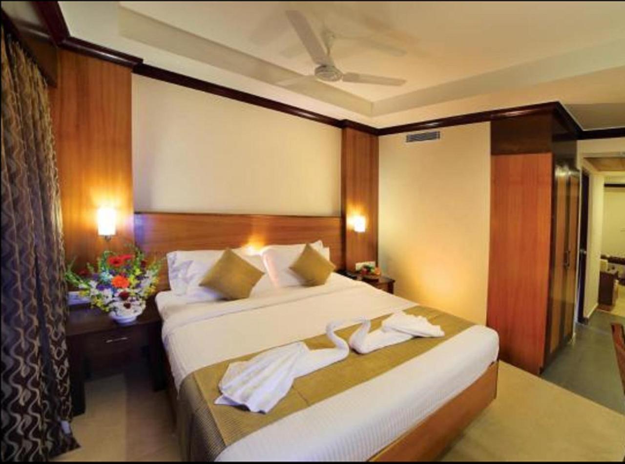 Hotel Zodiac Regency Kollam Kültér fotó